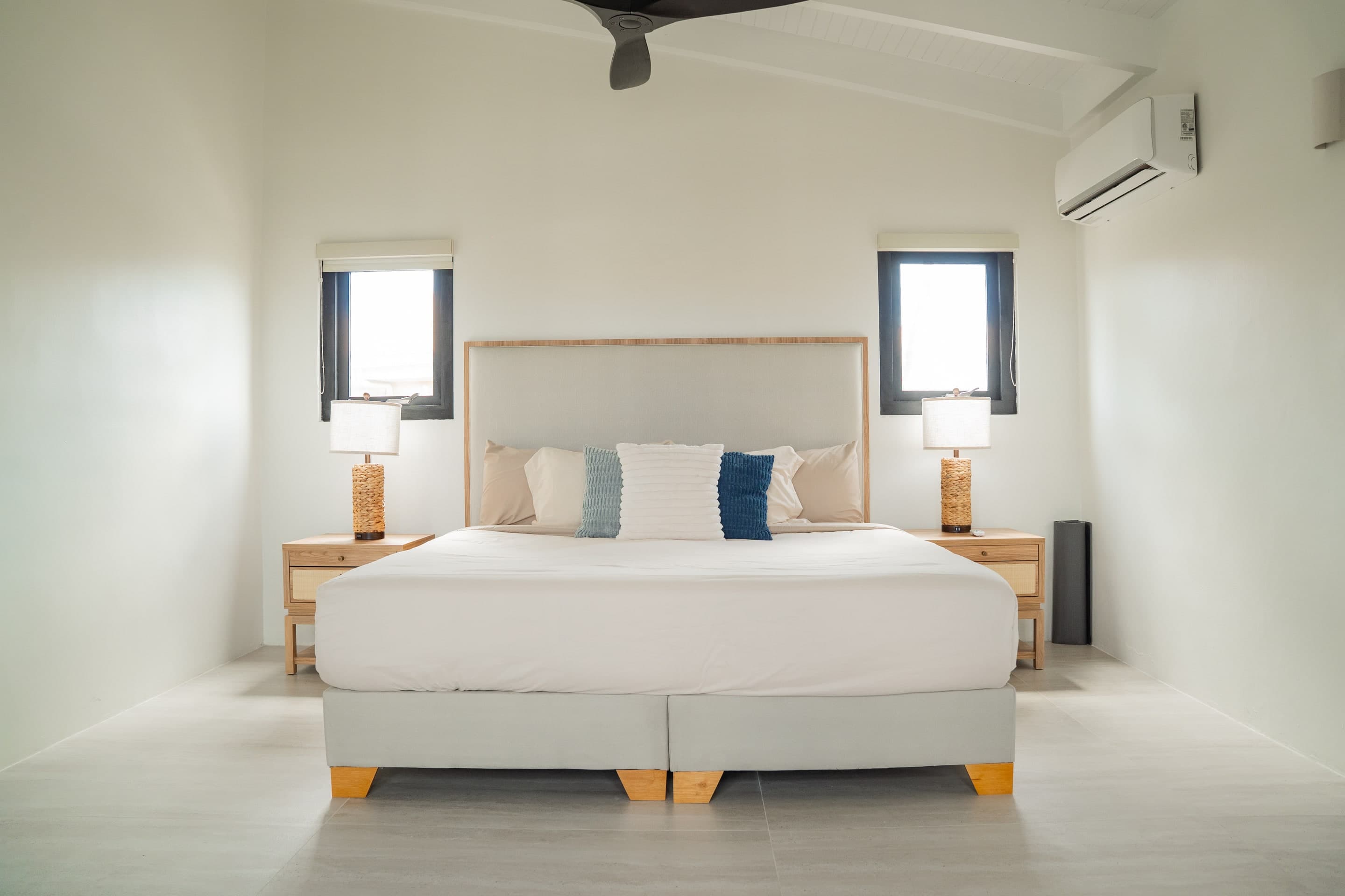 King bedroom at The Villa Elizabeth in Curaçao
